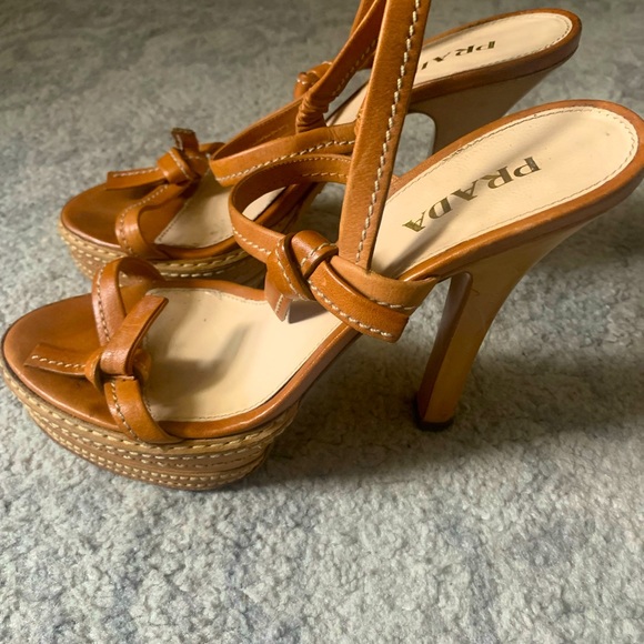 PradaV - Picture 2 of 3